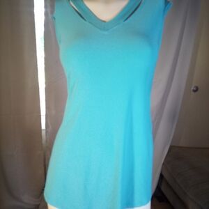 Sleeveless Teal V-Neck Top